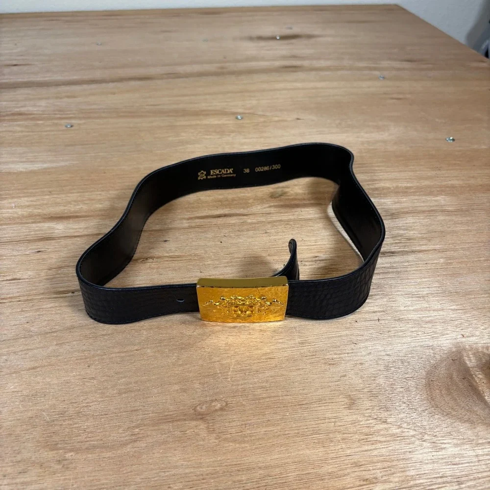 Escada Vintage Black Leather Croc Embossed Belt Gold Logo Buckle Germany 38 - Picture 4 of 8